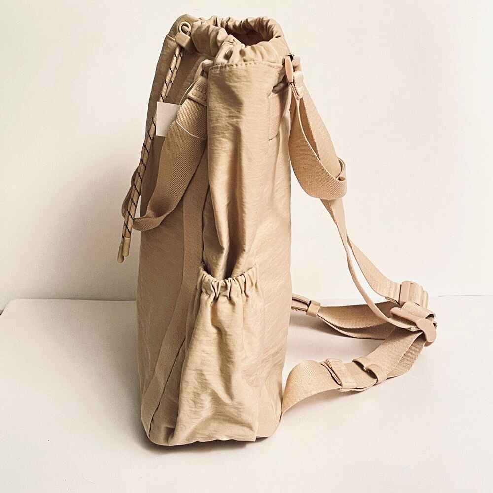 NWT Gorgeous BEIS Tan /Beige Nylon Sport Tote 2 Ways Tote bag & Backpack - Picture 5 of 16